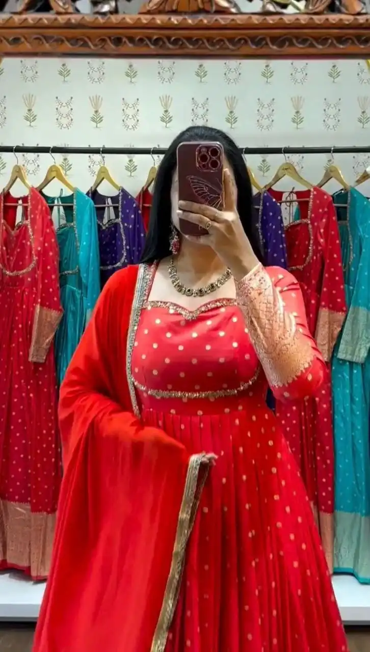 Fancy Red Jacquard Wiving Embroidery Zari Work Gown