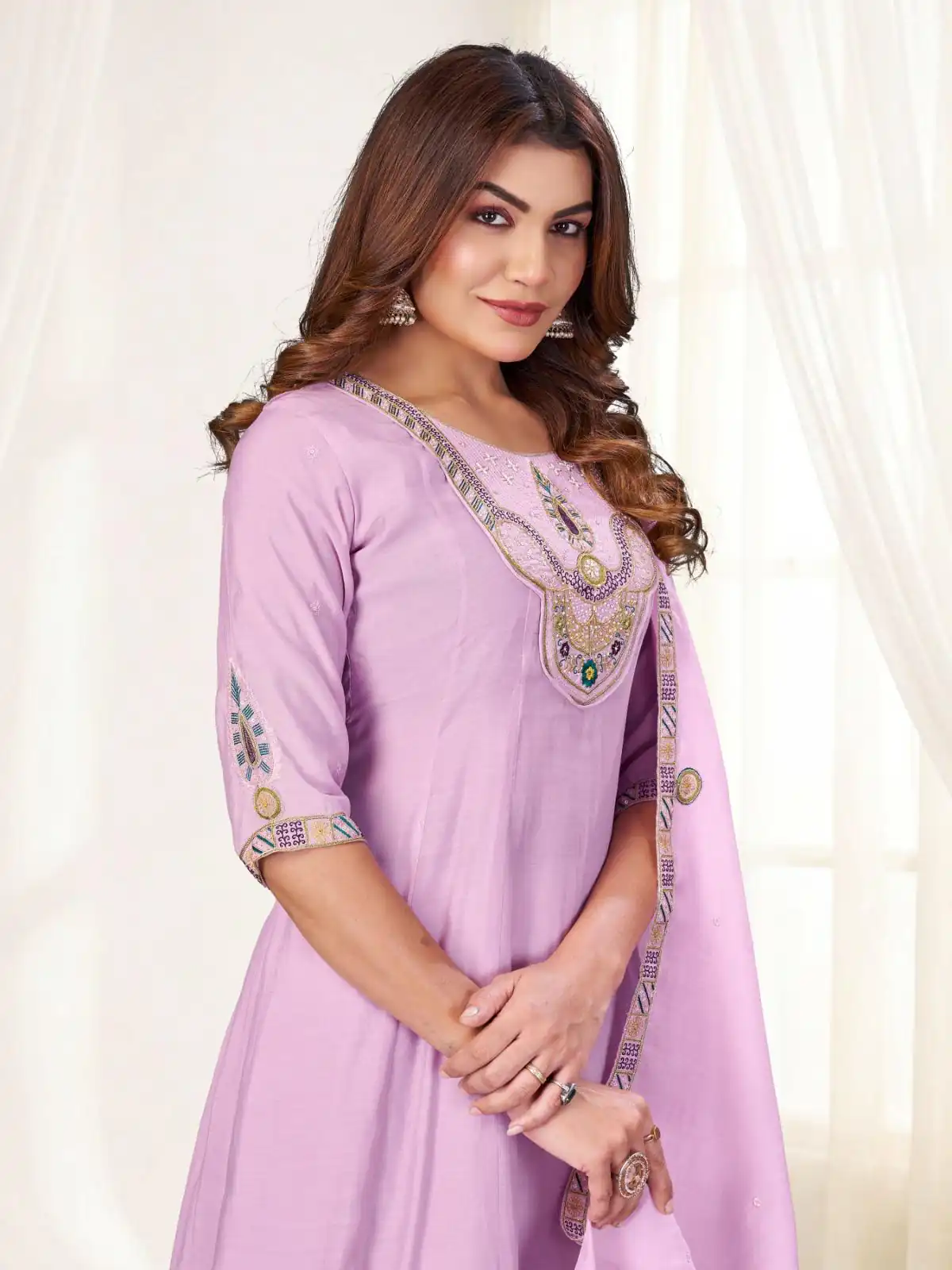 Glowing Lavender Mal Chanderi Thread Work Salwar Suit
