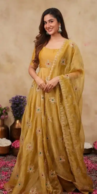 Pretty Mastered Salsa Silk Thread Work Gown