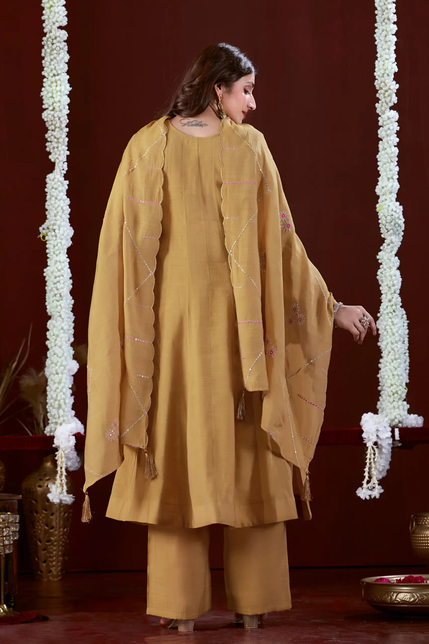 Super Chiku Mul Slub Thread Work Salwar Suit