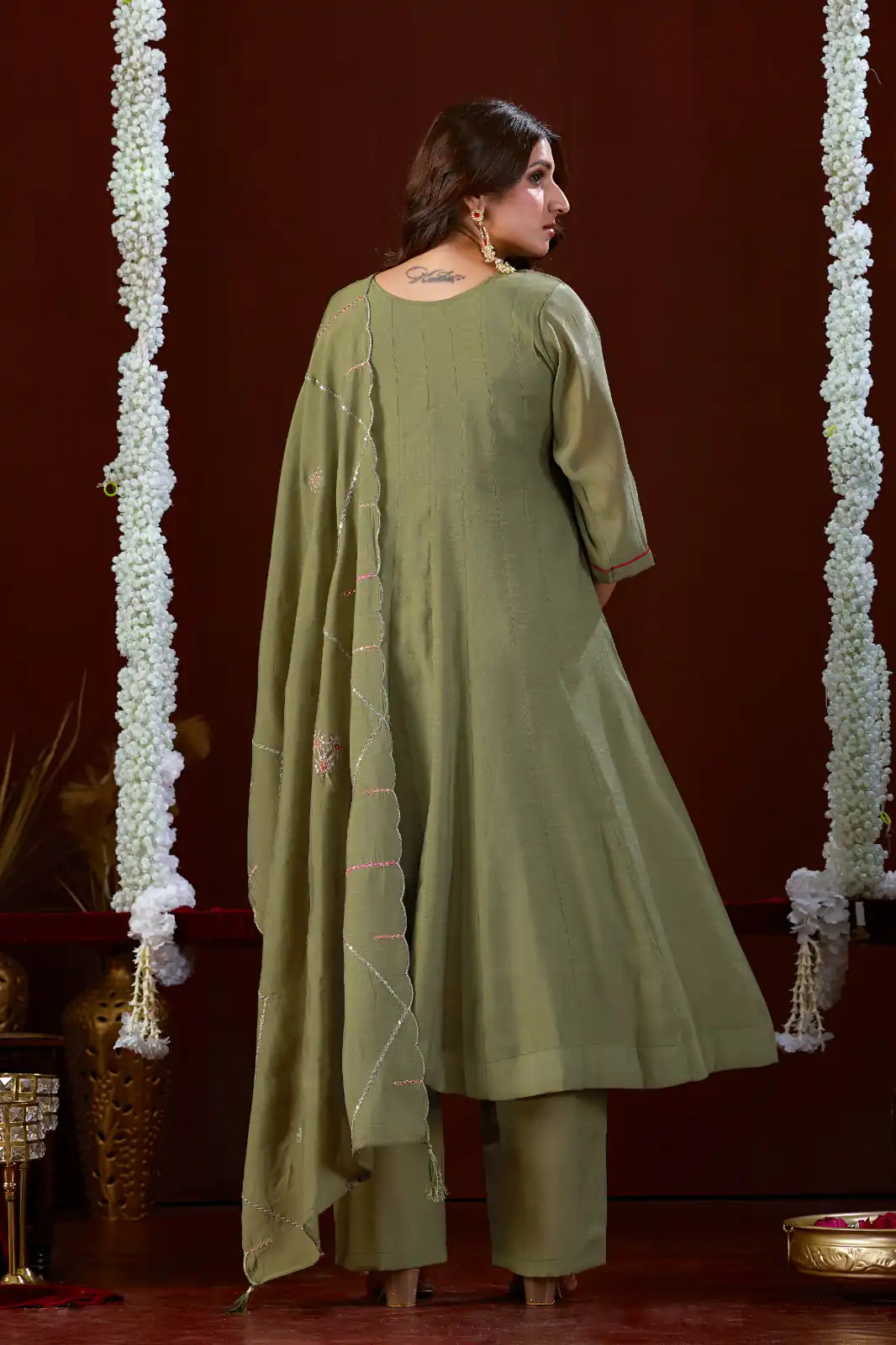 Super Mehendi Mul Slub Thread Work Salwar Suit
