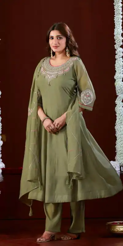 Super Mehendi Mul Slub Thread Work Salwar Suit