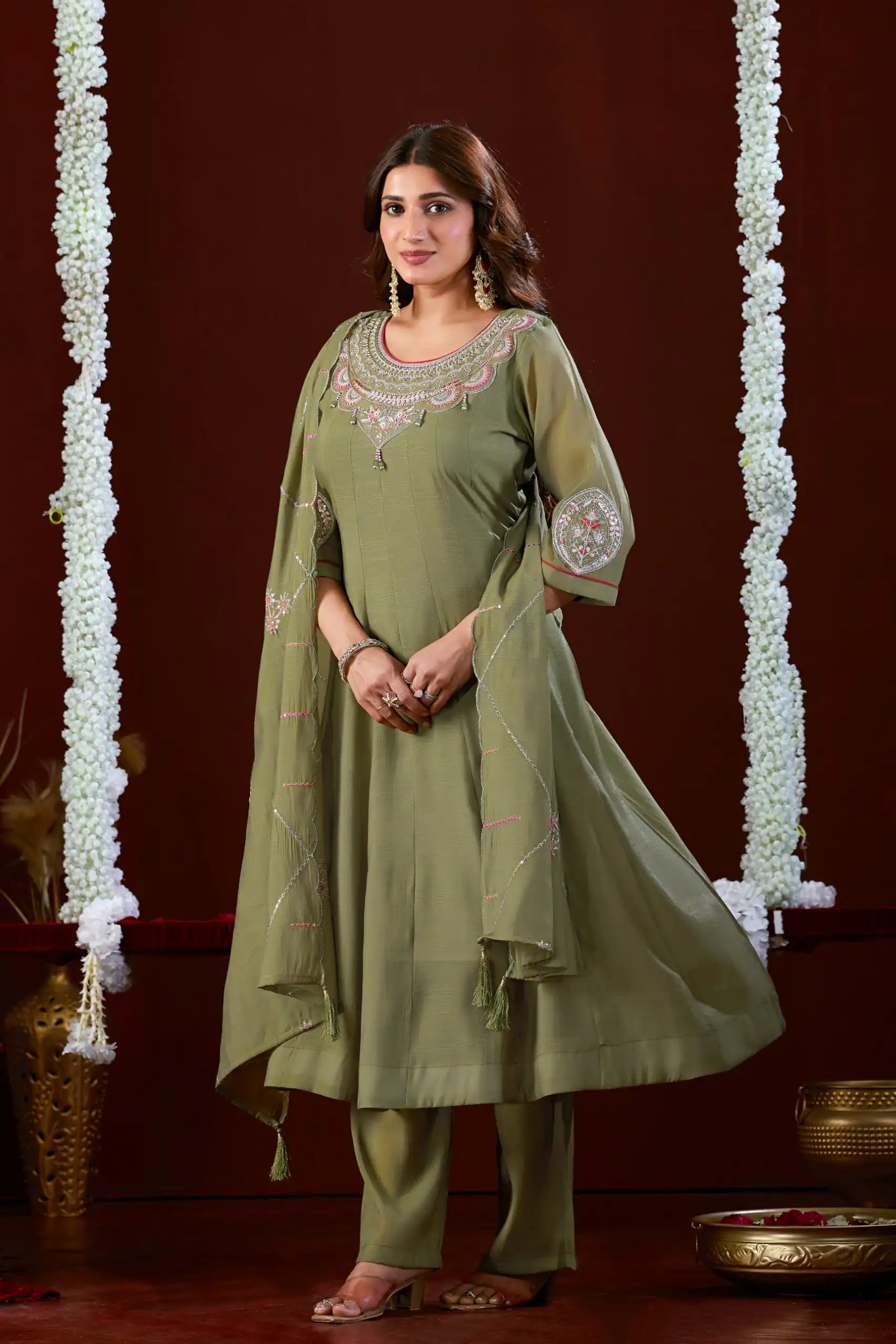 Super Mehendi Mul Slub Thread Work Salwar Suit