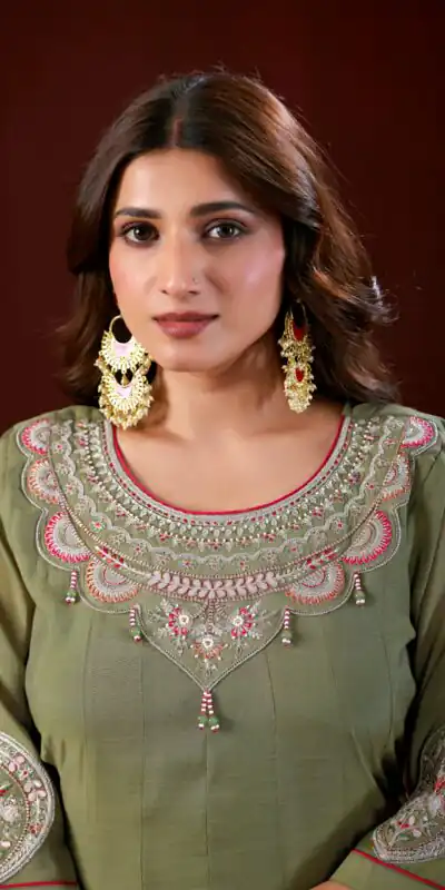 Super Mehendi Mul Slub Thread Work Salwar Suit