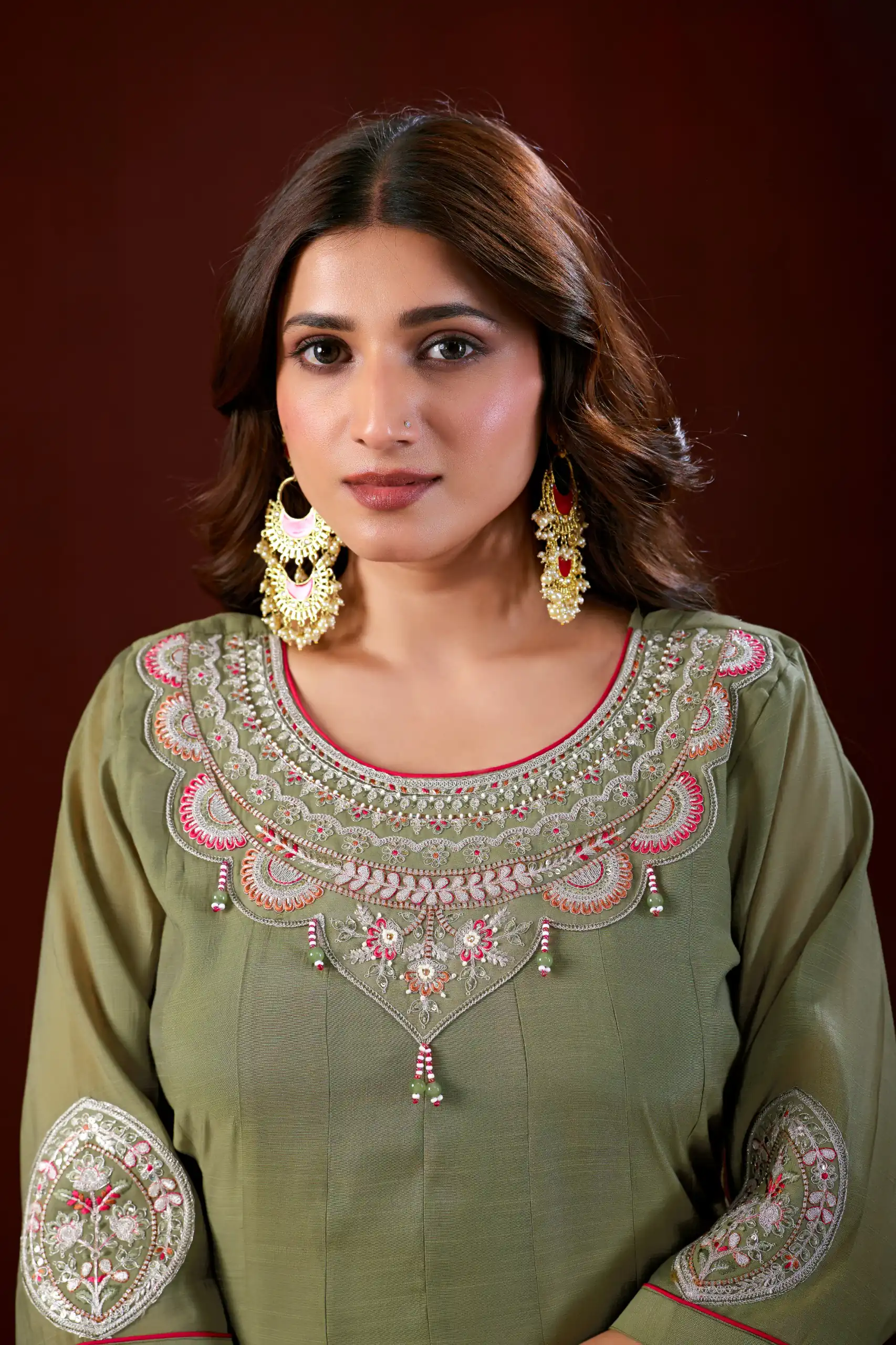 Super Mehendi Mul Slub Thread Work Salwar Suit
