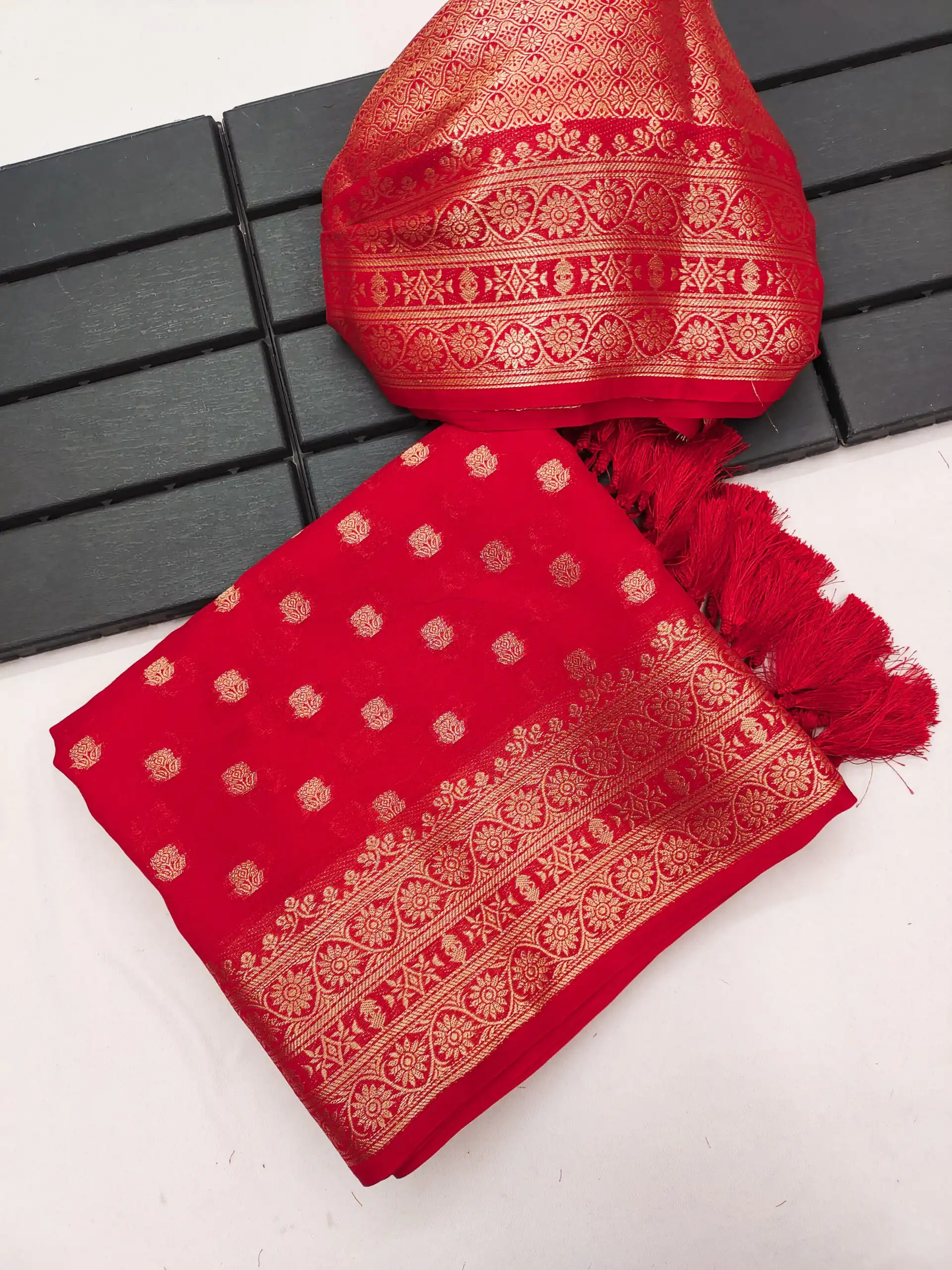 MB 3328 Red Dolla Silk Saree Perfect for Wedding, Party, Sangeet, Family Gatherings, Karwa Chauth – . Exclusive Offer ₹2199. Delivery 4-6 Working Days. | Sarees, Bollywood Sarees, Creative Sarees, Designer Sarees, Embroidered Sarees, Ethnic Saree, Modern Digital sarees, Party Wear Sarees