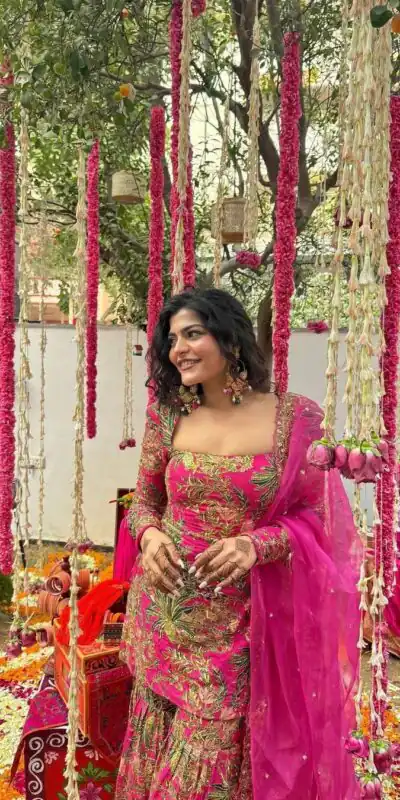 BD 1731 Pink Silk- Faux Georgette Digital Print Salwar Suit Casual, Wedding, Party, Festive, Events Etc.4-6 Working Days@ 1999/-only | Jump Suits, Salwar suit, Casual Suits, Creative suits, Designer Suits, Palazzo Suits, Party Wear Suits, Patiala Suits, Straight Suits